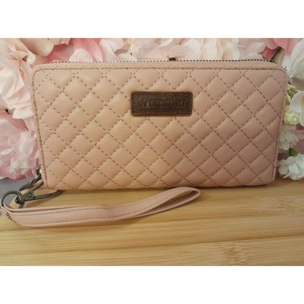 Wrangler Large Quilted Wallet with a Detachable Wristlet & Rfid Lining
